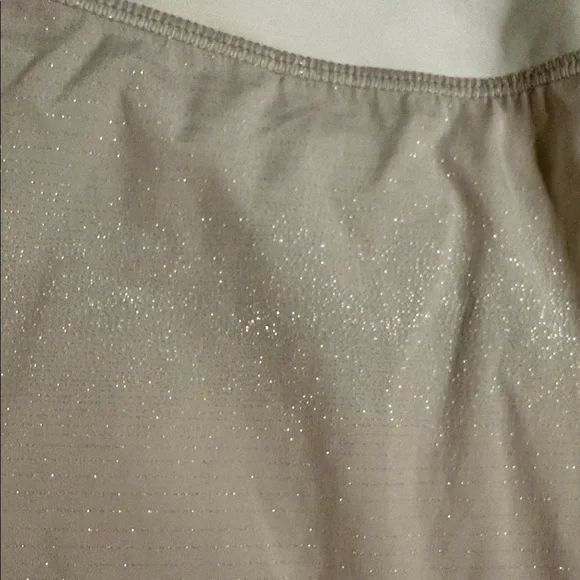 Lululemon Women's athletic shimmery Cream and Tan tiered Skirt - Picture 4 of 4
